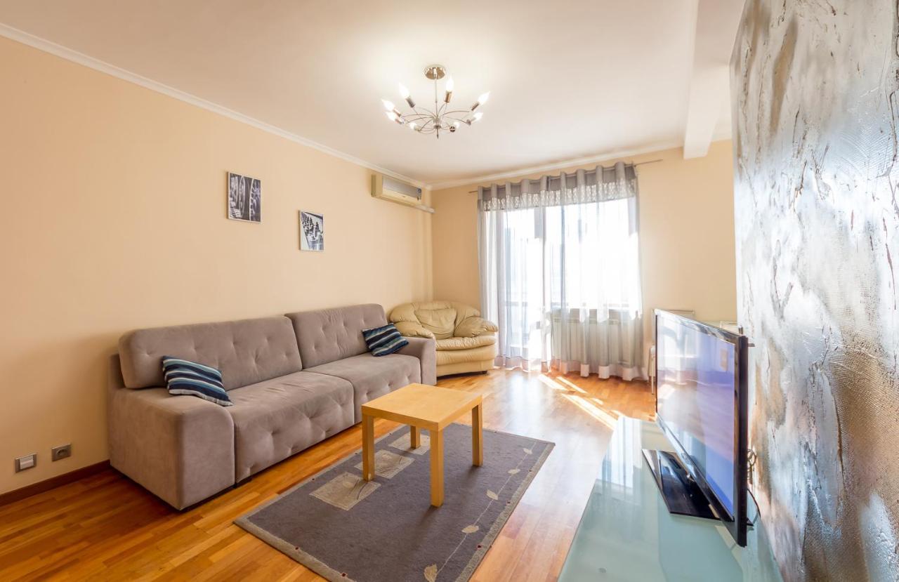 Apartment On Triokhsviatytelska 基輔 外观 照片